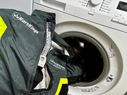 Hoe was je je kartoverall? Ilse's tips voor onderhoud en reiniging - KartKings - Kart onderdelen & accessoires