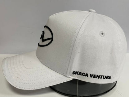 SkagaVenture x KartKings cap verstelbaar Wit