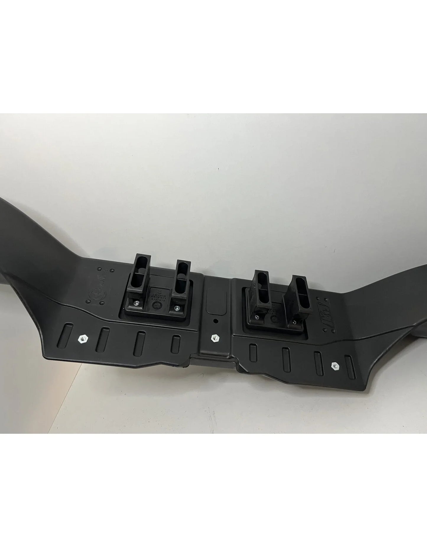 Gebruikt KG 506 voorbumper met bevestiging brackets - KartKings
