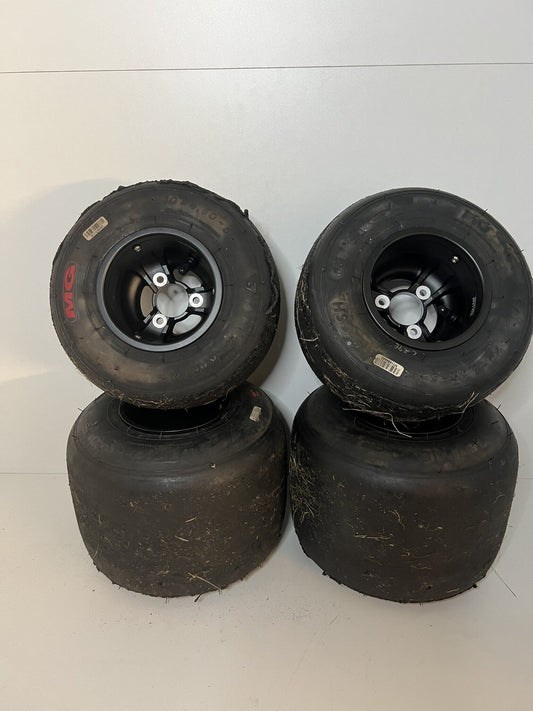 Gebrauchte MG SH Slick-Reifen mit neuen Magnesiumfelgen 130-212MM