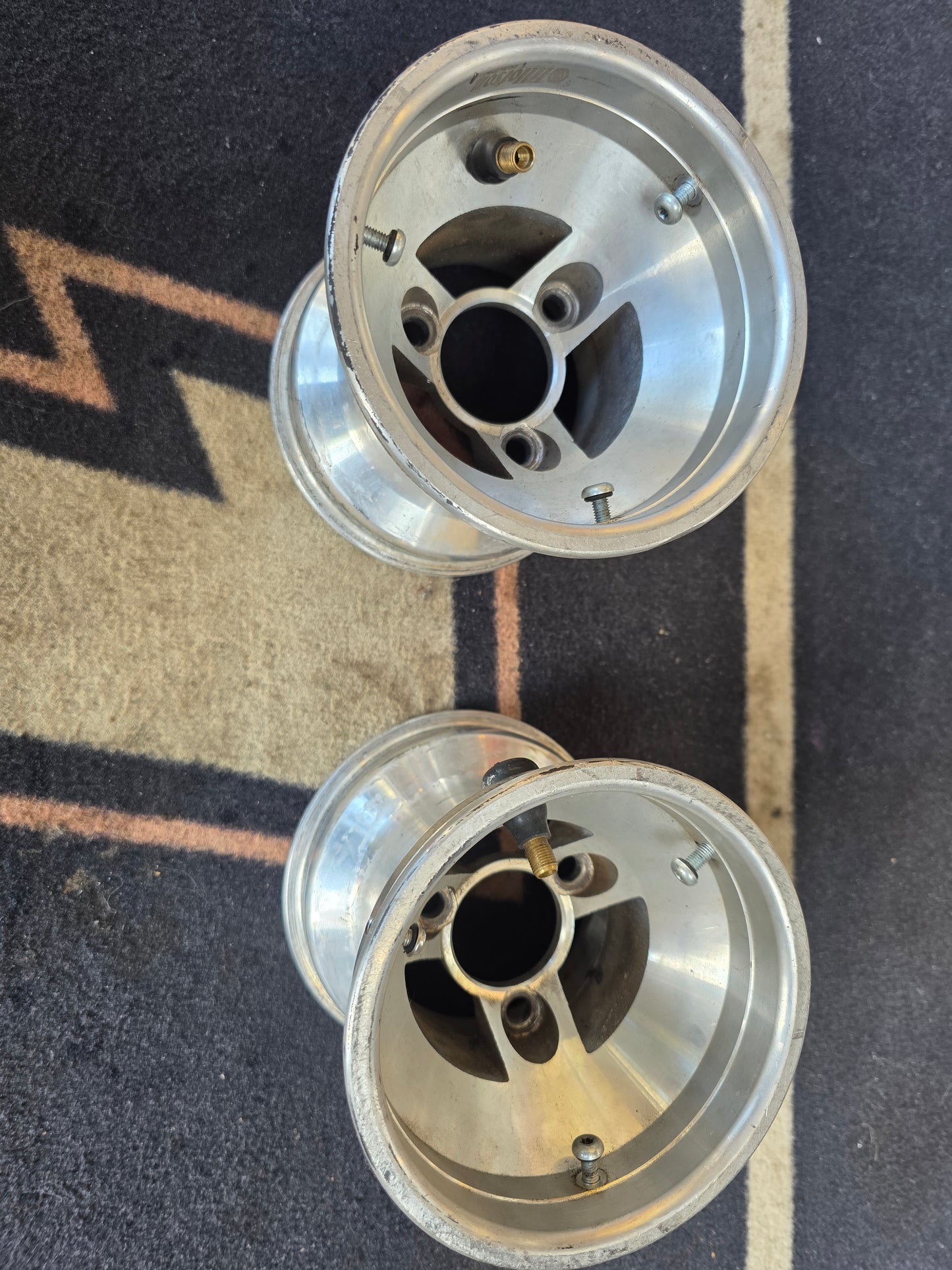 Gebrauchter Aluminium-Vorderradfelgensatz mit Schrauben 130mm