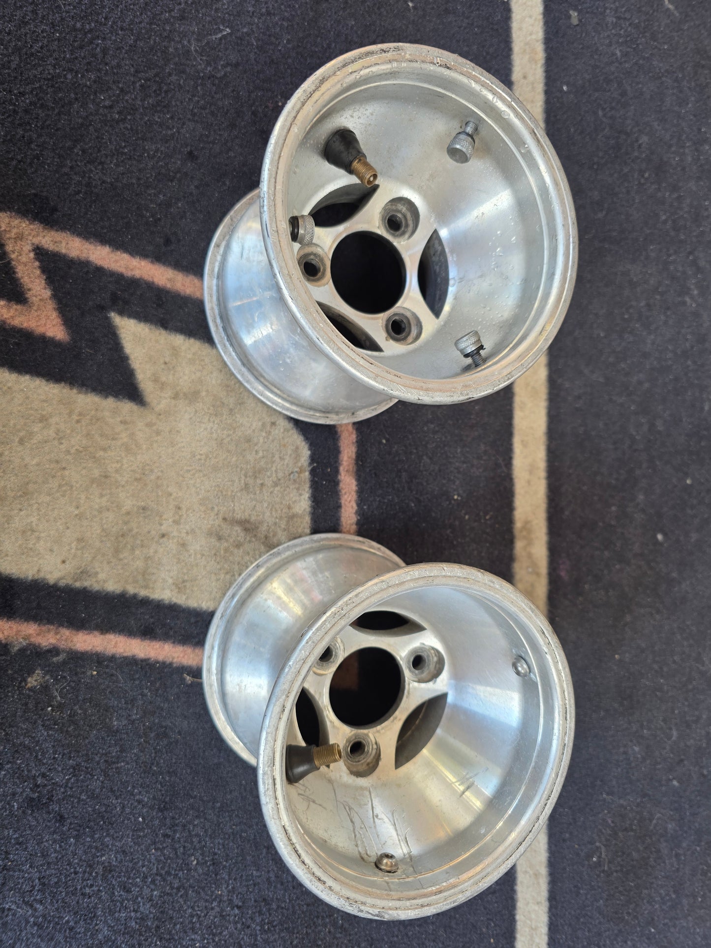 Gebrauchter Aluminium-Vorderradfelgensatz mit Schrauben 130mm